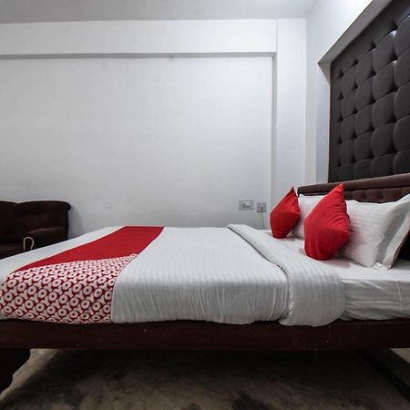 Oyo 29792 Piyush Hajipur Hotel Exterior photo
