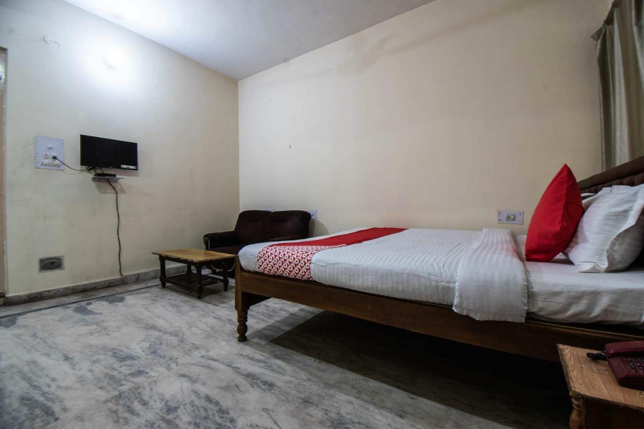 Oyo 29792 Piyush Hajipur Hotel Exterior photo