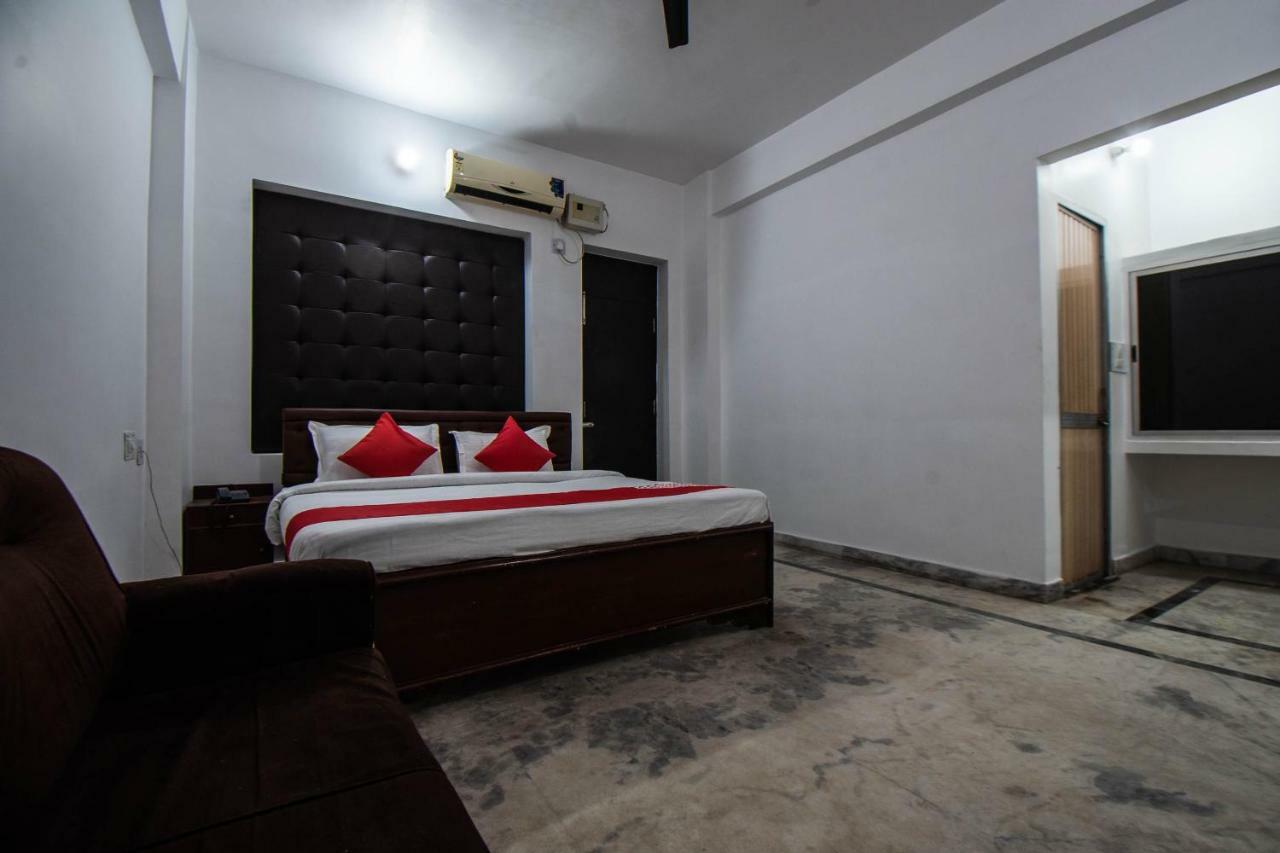 Oyo 29792 Piyush Hajipur Hotel Exterior photo