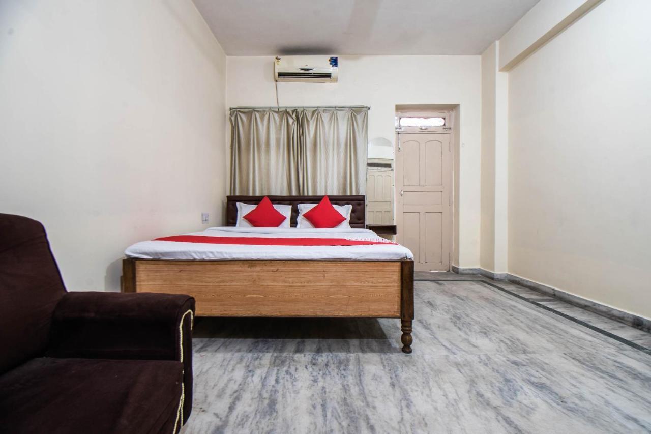 Oyo 29792 Piyush Hajipur Hotel Exterior photo